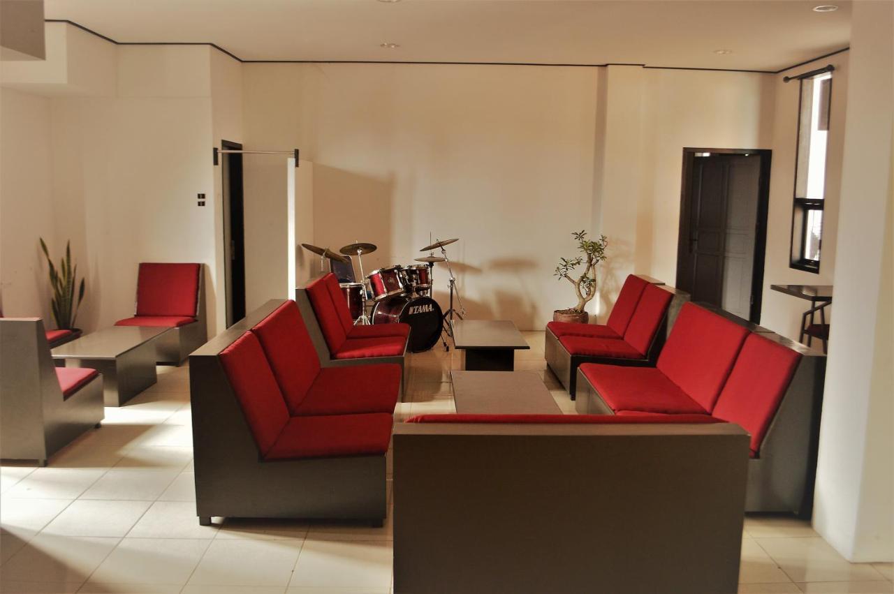 Reddoorz Near Jalan Sudirman Padang Otel Dış mekan fotoğraf