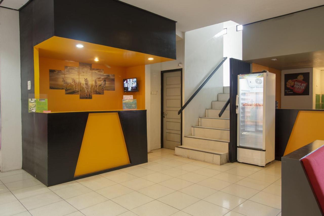 Reddoorz Near Jalan Sudirman Padang Otel Dış mekan fotoğraf