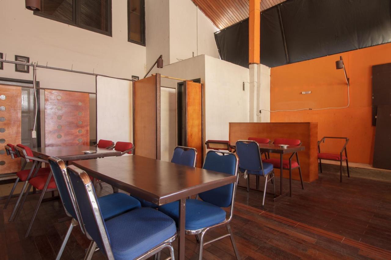Reddoorz Near Jalan Sudirman Padang Otel Dış mekan fotoğraf