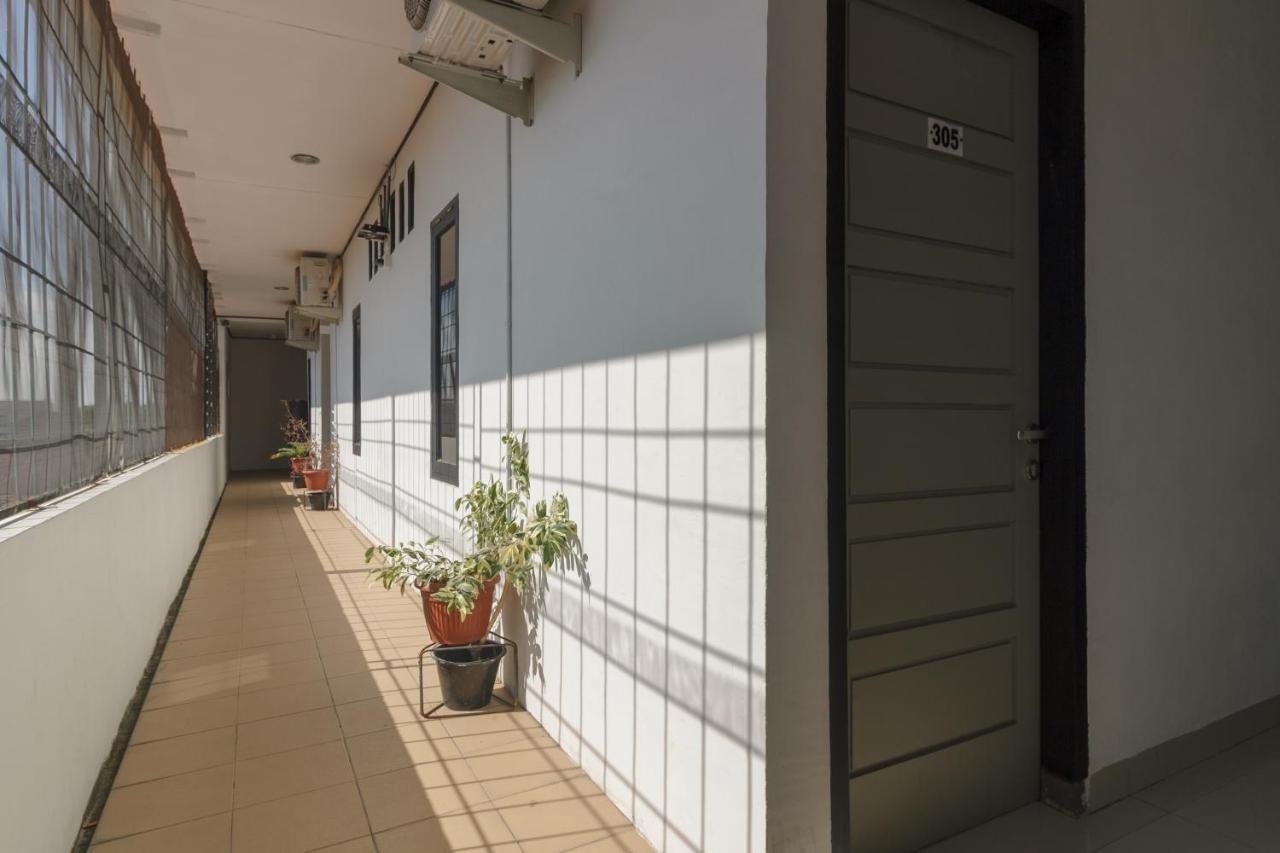 Reddoorz Near Jalan Sudirman Padang Otel Dış mekan fotoğraf