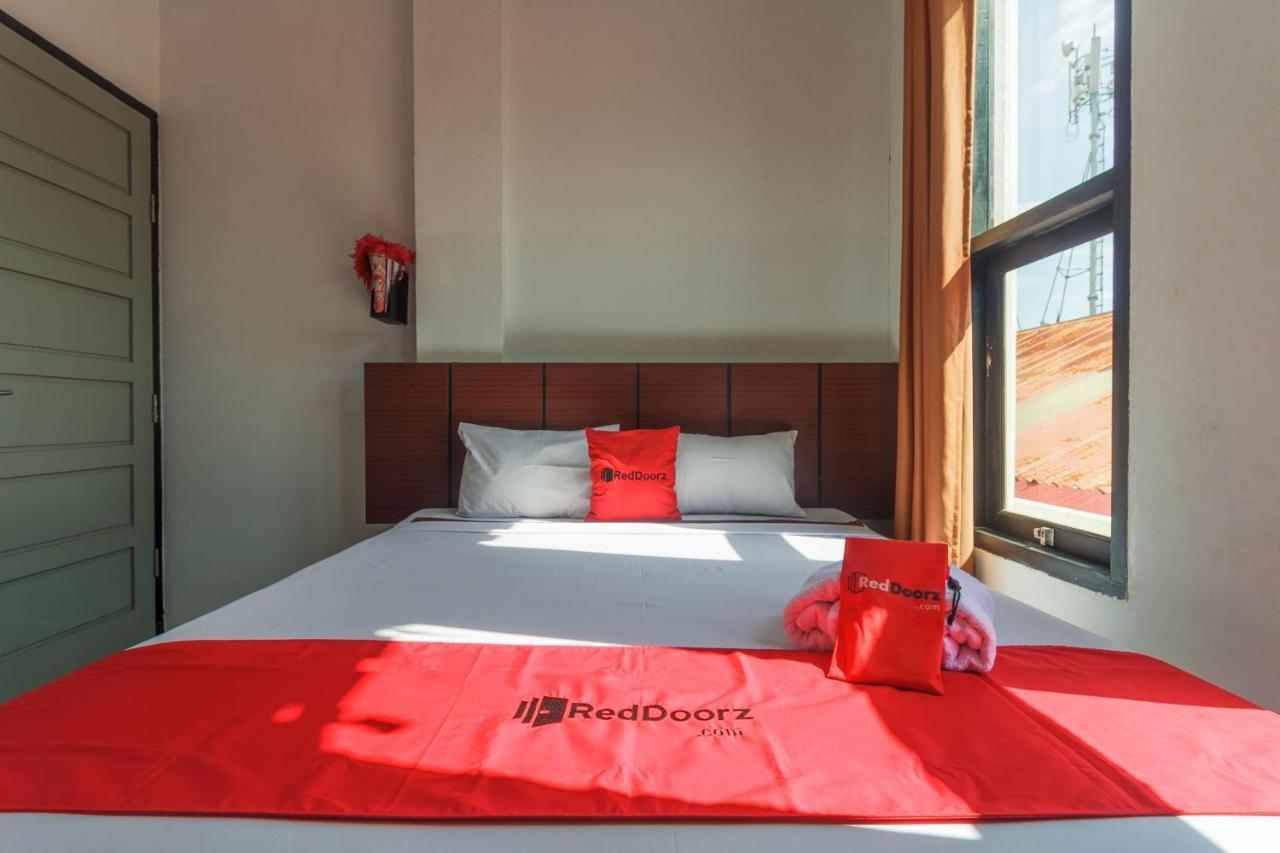 Reddoorz Near Jalan Sudirman Padang Otel Dış mekan fotoğraf