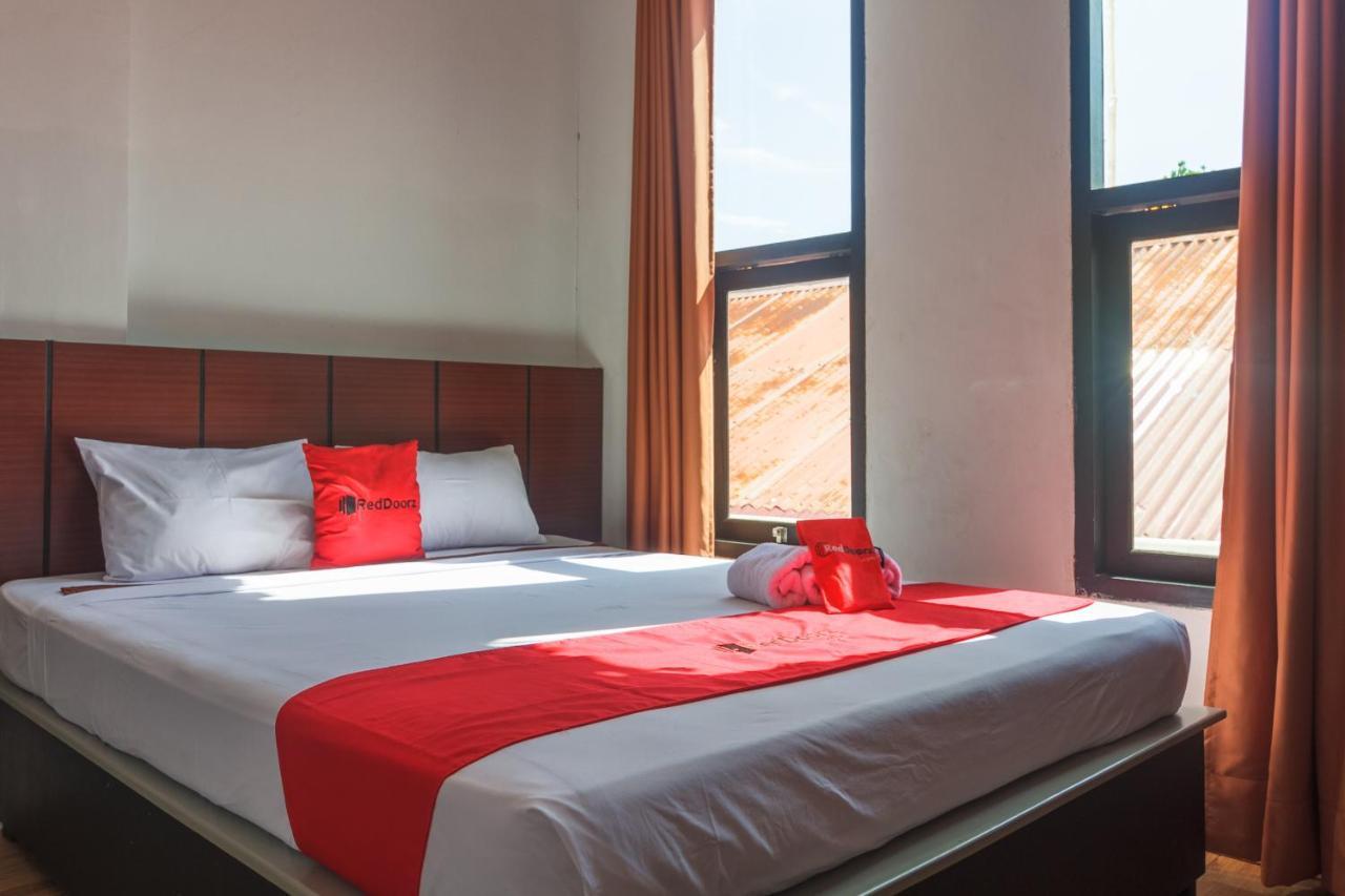 Reddoorz Near Jalan Sudirman Padang Otel Dış mekan fotoğraf